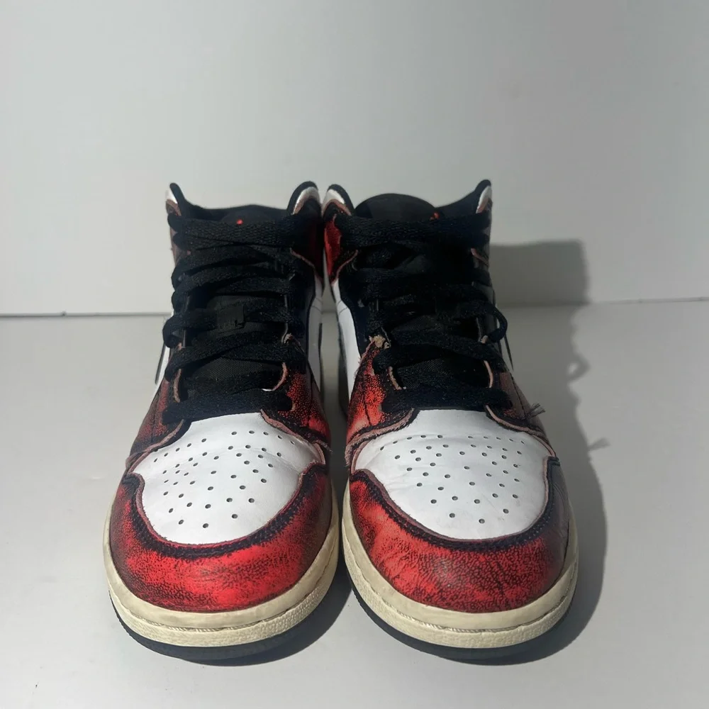 Nike Air Jordan 1 Mid Chicago Wear Away Infrared Blk FB0568-006‎ Size 5Y